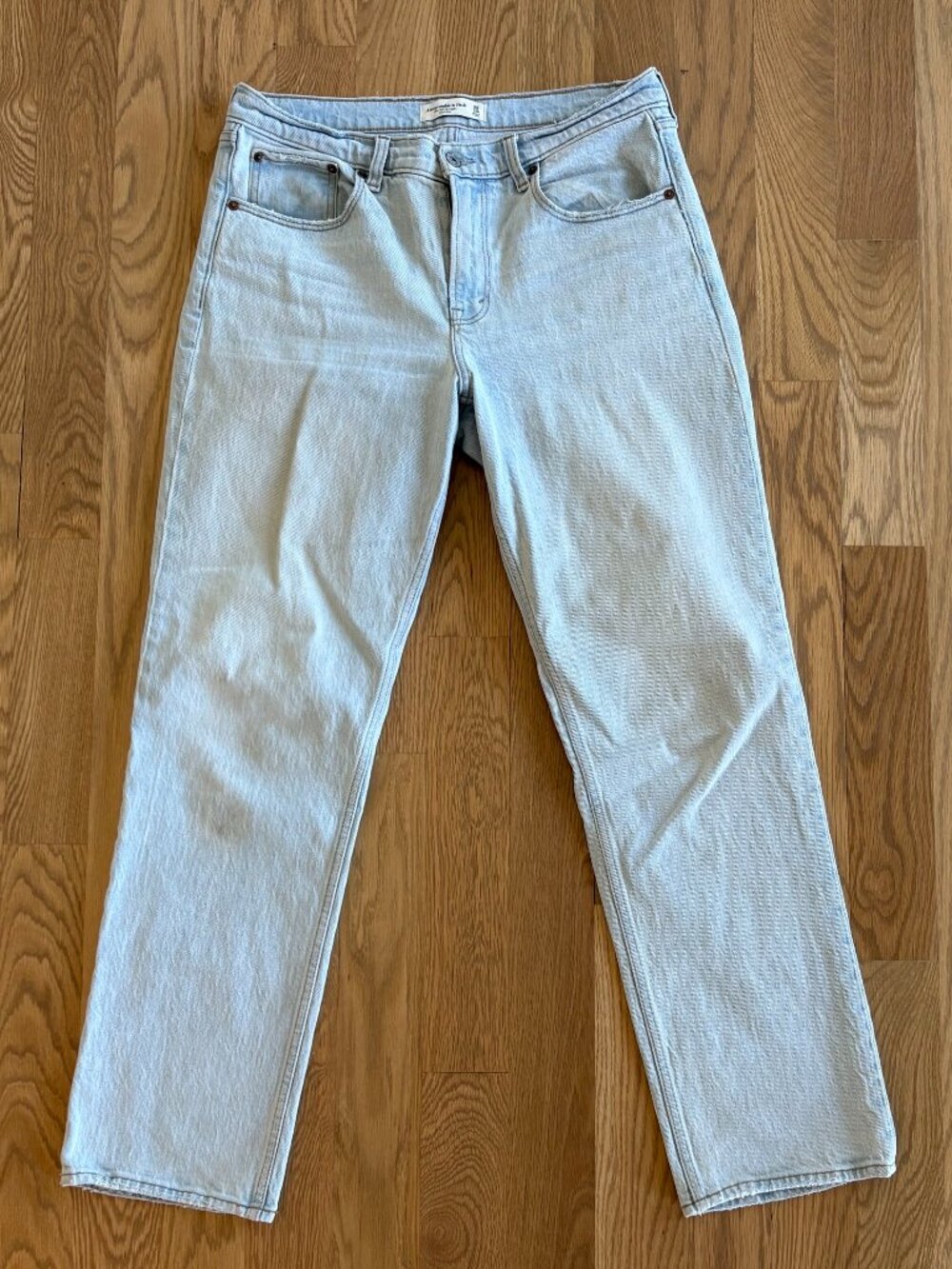 Abercrombie & Fitch Mid Rise 90s Straight Jeans Light Blue Size 30 / 10
